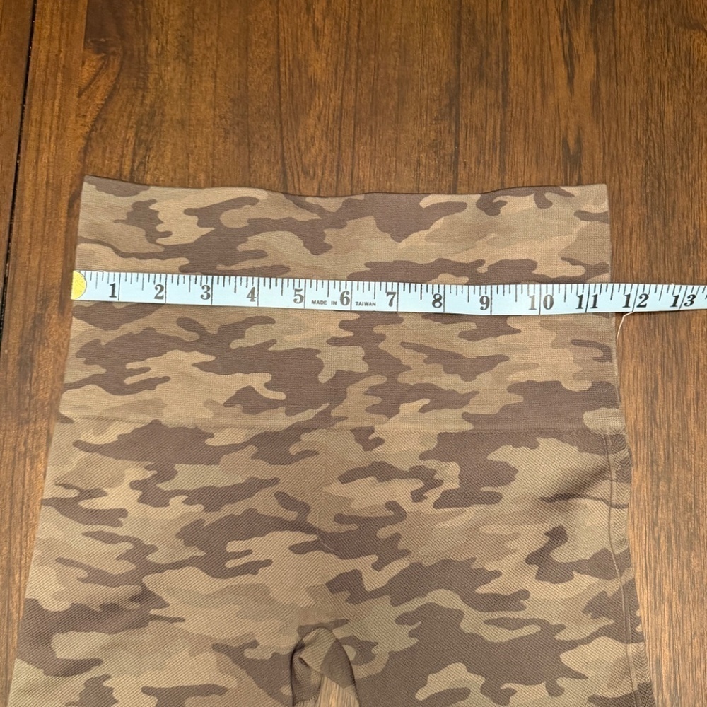 Spanx 2 Pair of Look at Me Now Green & Gray Camo Leggings, Comfy, Size Small - Picture 13 of 16